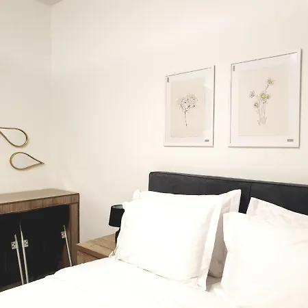 Eantos And Apartment *