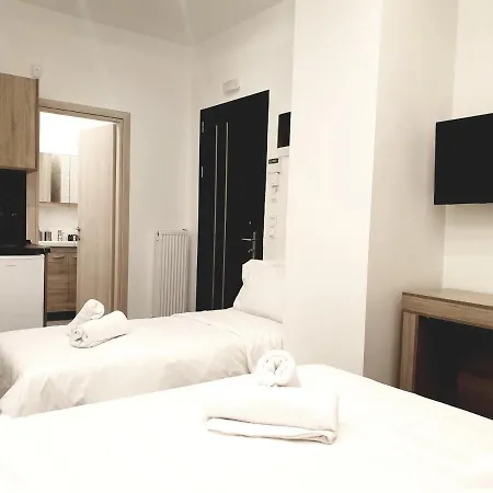 Eantos And Apartman Peraía