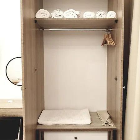 Eantos And Apartman *