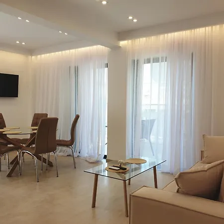 Eantos And Apartman Peraía