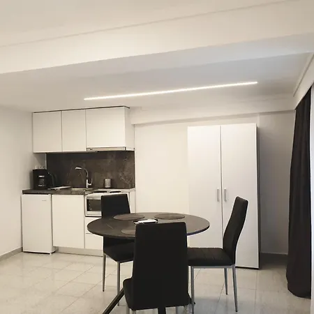 Eantos And Apartman Peraía